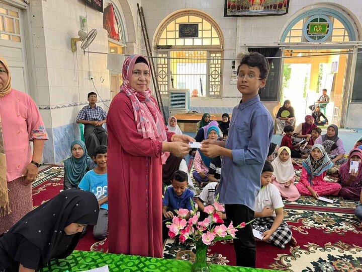 မြန်မာနိုင်ငံလုံးဆိုင်ရာ ရှီအဟ် မွတ်စလင်မ် အဖွဲ့ချုပ်ဘက်မှ ပညာရေးအထောက်အပံ့ပေးအပ်ပွဲ ပြည်မြို့ တွင် အခမ်းအနား ကျင်းပ ။ Photos