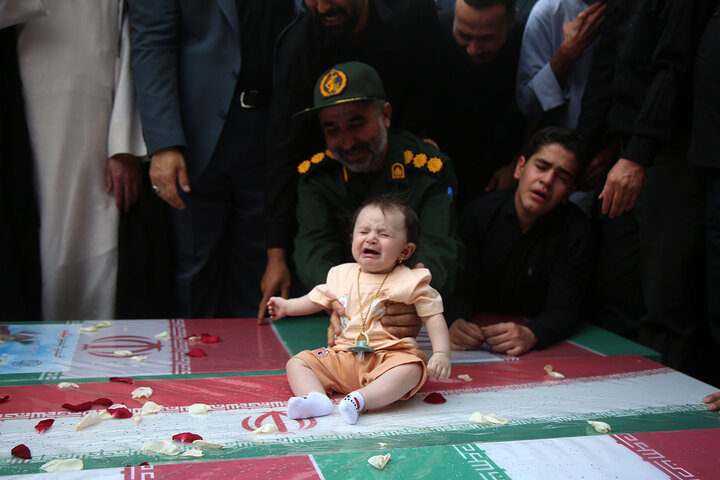 گزارش تصویری | تشییع پیکر مطهر ۸ شهید جنگ تحمیلی رژیم صهیونیستی در حرم بانوی کرامت