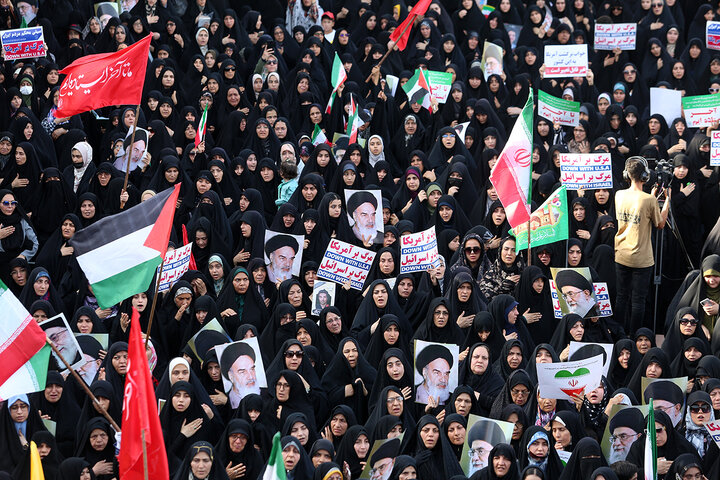 گزارش تصویری | تشییع پیکر مطهر ۸ شهید جنگ تحمیلی رژیم صهیونیستی در حرم بانوی کرامت