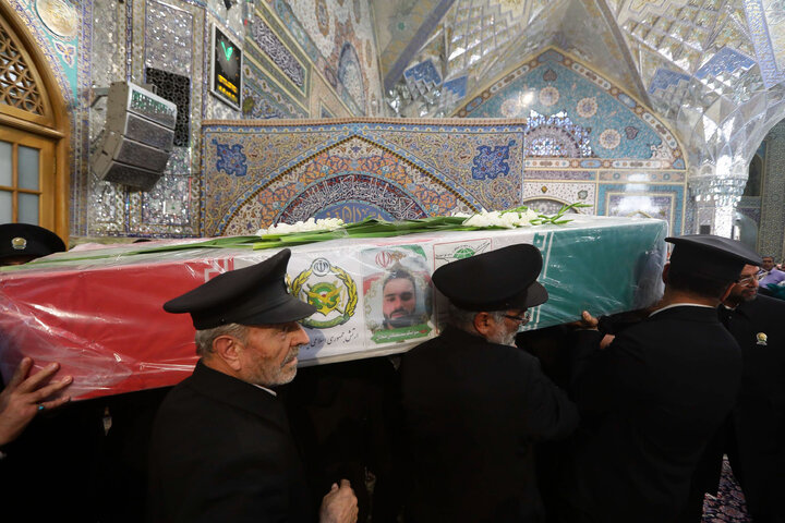 گزارش تصویری | تشییع و تدفین شهدای حمله تروریستی رژیم صهیونسیتی در حرم رضوی