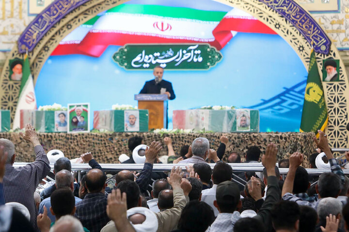 گزارش تصویری | تشییع و تدفین شهدای حمله تروریستی رژیم صهیونسیتی در حرم رضوی