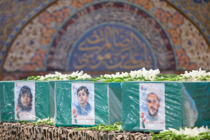 گزارش تصویری | تشییع و تدفین شهدای حمله تروریستی رژیم صهیونسیتی در حرم رضوی