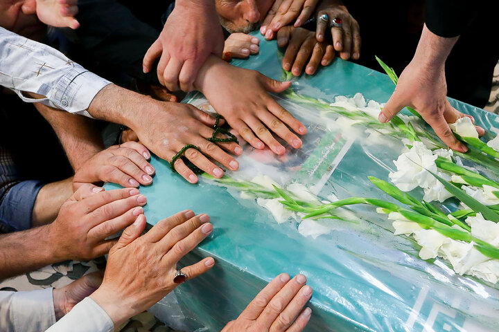 گزارش تصویری | تشییع و تدفین شهدای حمله تروریستی رژیم صهیونسیتی در حرم رضوی