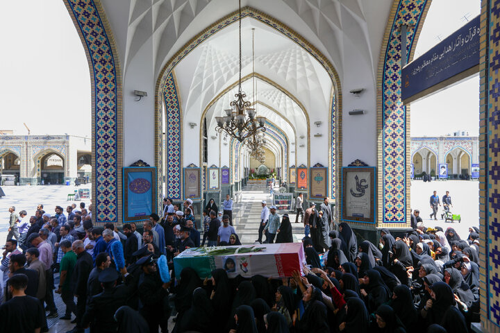 گزارش تصویری | تشییع و تدفین شهدای حمله تروریستی رژیم صهیونسیتی در حرم رضوی