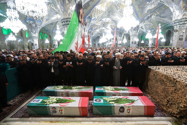 گزارش تصویری | تشییع و تدفین شهدای حمله تروریستی رژیم صهیونسیتی در حرم رضوی