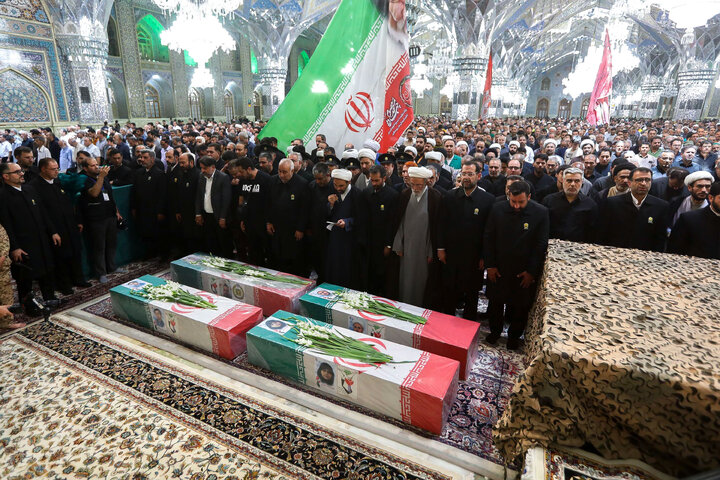 گزارش تصویری | تشییع و تدفین شهدای حمله تروریستی رژیم صهیونسیتی در حرم رضوی