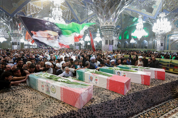 گزارش تصویری | تشییع و تدفین شهدای حمله تروریستی رژیم صهیونسیتی در حرم رضوی