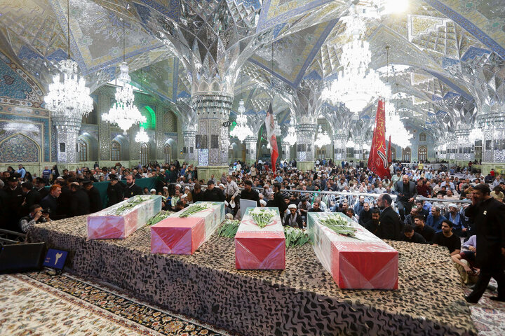 گزارش تصویری | تشییع و تدفین شهدای حمله تروریستی رژیم صهیونسیتی در حرم رضوی
