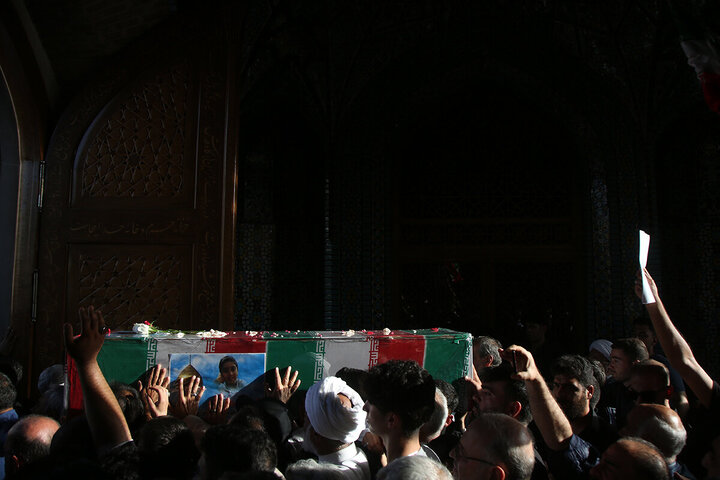 Photos: Funeral ceremony for 8 martyrs of Zionist aggression held in Qom - 3