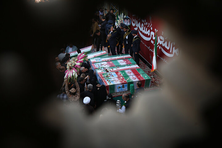 Photos: Funeral ceremony for 8 martyrs of Zionist aggression held in Qom - 3