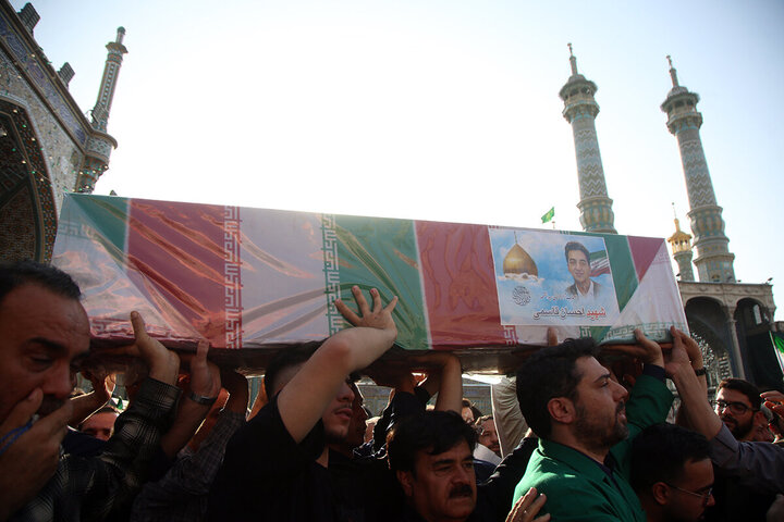 Photos: Funeral ceremony for 8 martyrs of Zionist aggression held in Qom - 3