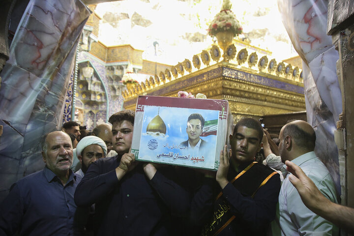 Photos: Funeral ceremony for 8 martyrs of Zionist aggression held in Qom - 3