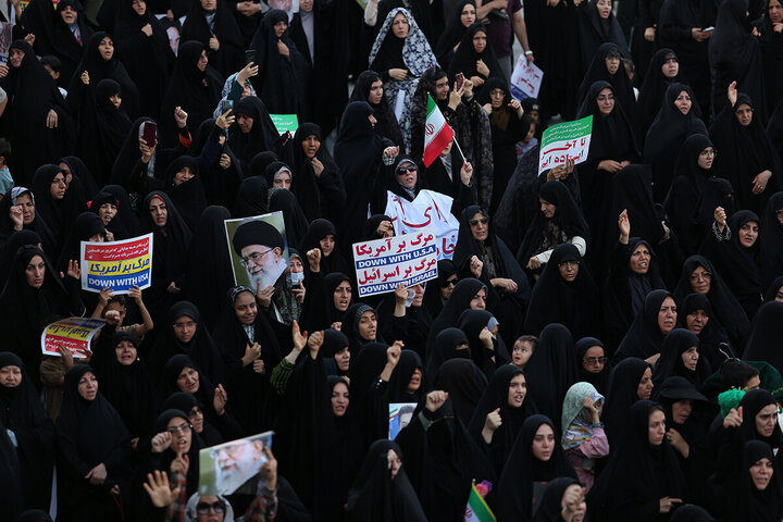 Photos: Funeral ceremony for 8 martyrs of Zionist aggression held in Qom - 3
