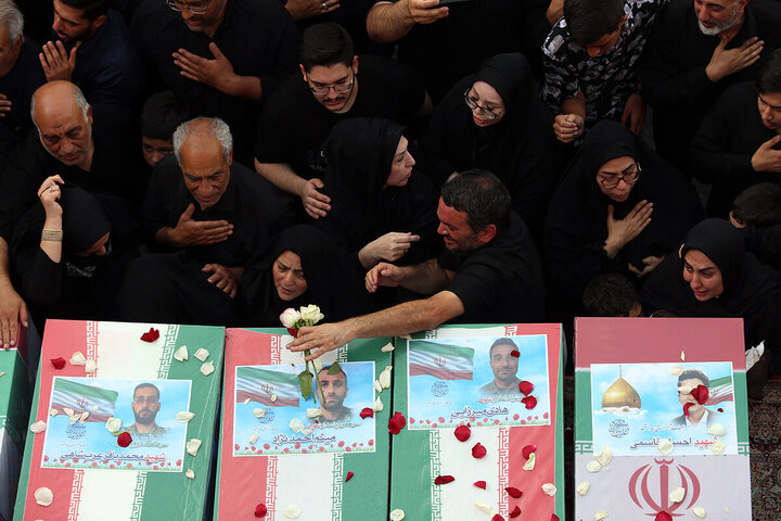 Photos: Funeral ceremony for 8 martyrs of Zionist aggression held in Qom - 3