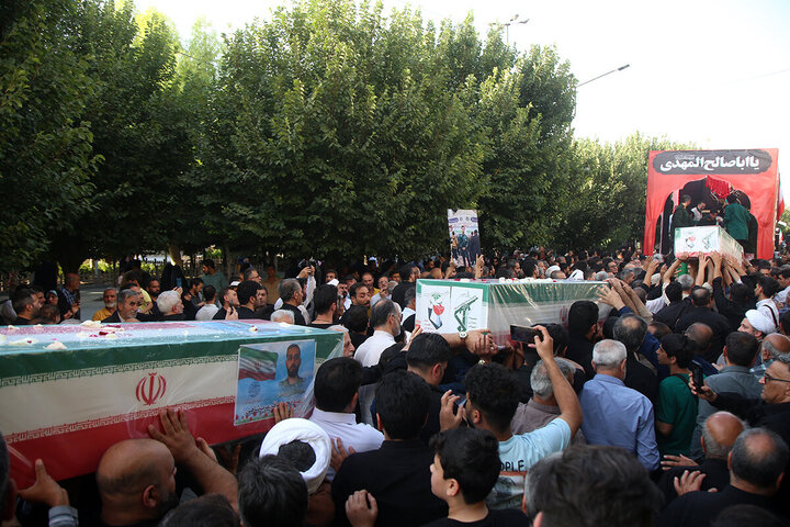 Photos: Funeral ceremony for 8 martyrs of Zionist aggression held in Qom - 3