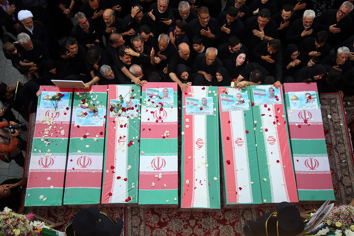 Photos: Funeral ceremony for 8 martyrs of Zionist aggression held in Qom - 3