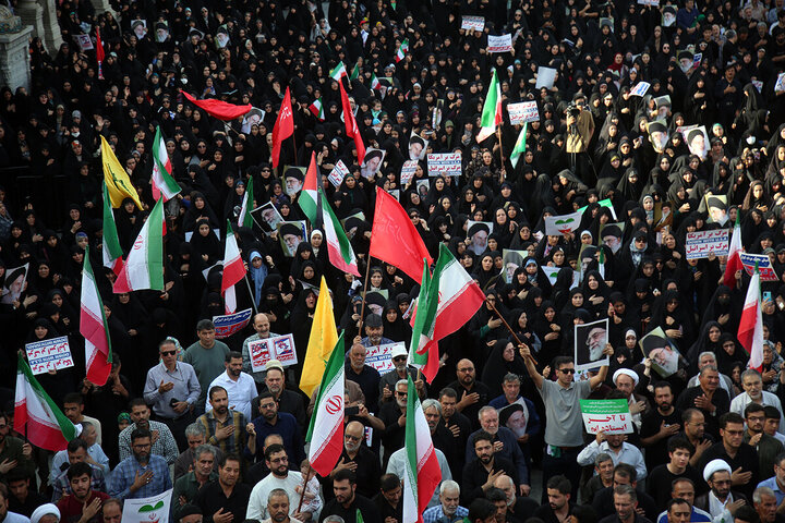 Photos: Funeral ceremony for 8 martyrs of Zionist aggression held in Qom - 3