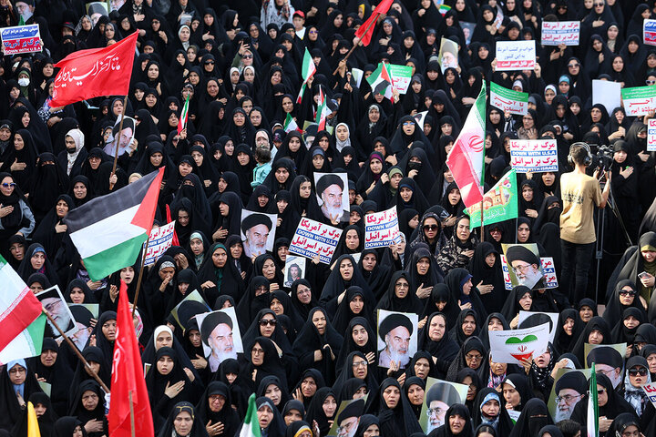 Photos: Funeral ceremony for 8 martyrs of Zionist aggression held in Qom - 3