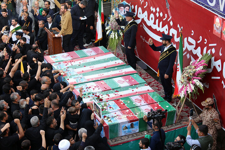 Photos: Funeral ceremony for 8 martyrs of Zionist aggression held in Qom - 3
