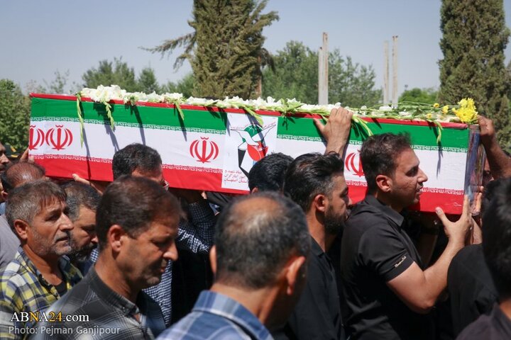 گزارش تصویری | تشییع پیکر دو شهید حملات رژیم صهیونیستی در شهر زازران اصفهان