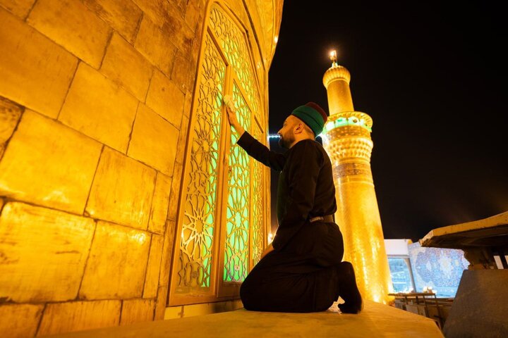 عکس خبری | غبارروبی گنبد طلای حرم امام حسین(ع) در آستانه محرم