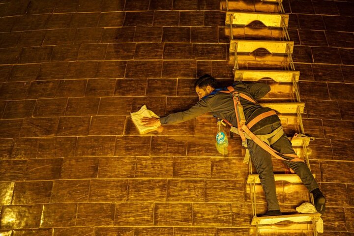 Photos: Dust-cleaning golden dome of Imam Hussain Shrine on eve of Muharram