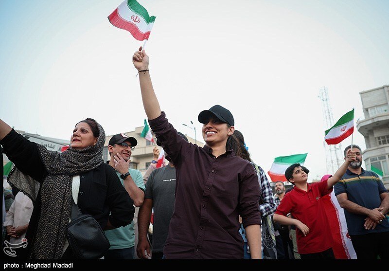 İsrail'e Karşı Savaşta Silahlı Kuvvetleri Desteklemek İçin Tahran Halkının Büyük Toplantısı