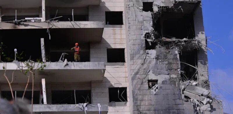 "غلوبس": كلّ صاروخٍ إيراني تسبب بـ 4 آلاف طلب تعويض وتمّ إجلاء 18 ألف إسرائيلي