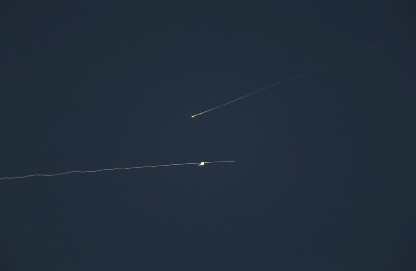 أنصار الله يعلنون استمرار هجماتهم ضد إسرائيل رغم اتفاق طهران وتل أبيب