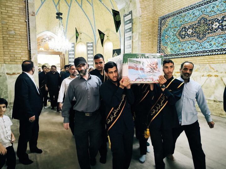 گزارش تصویری | طواف خادم شهید بر گرد ضریح مطهر بانوی کرامت