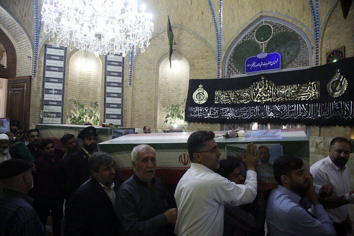 تقرير مصور/ تشييع ثمانية شهداء إيرانيين في حرم السيدة المعصومة (ع) بقم