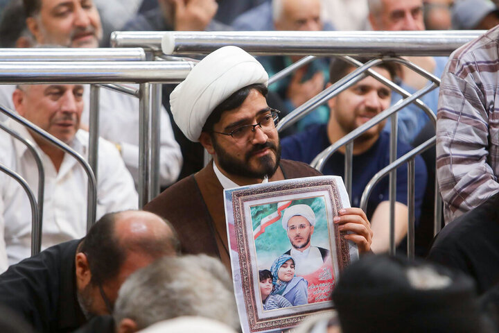 تقرير مصور/ مراسم تشييع ودفن لشهداء الوطن في حرم الإمام الرضا (ع) بمدينة مشهد