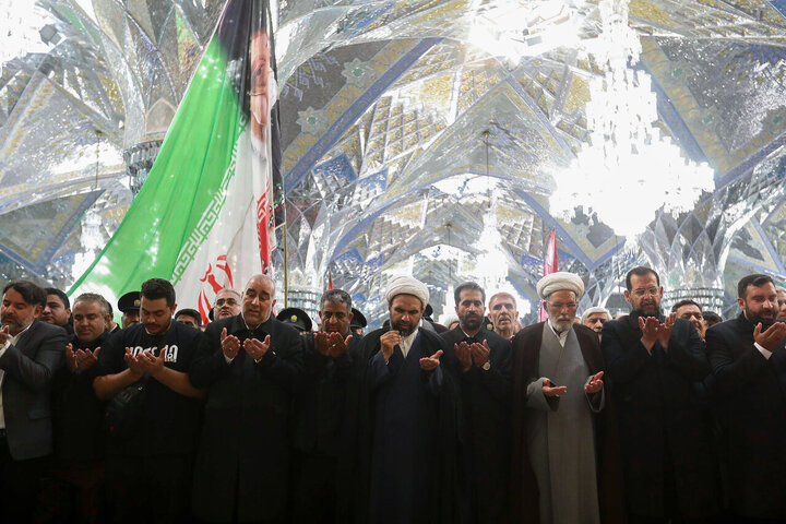 تقرير مصور/ مراسم تشييع ودفن لشهداء الوطن في حرم الإمام الرضا (ع) بمدينة مشهد