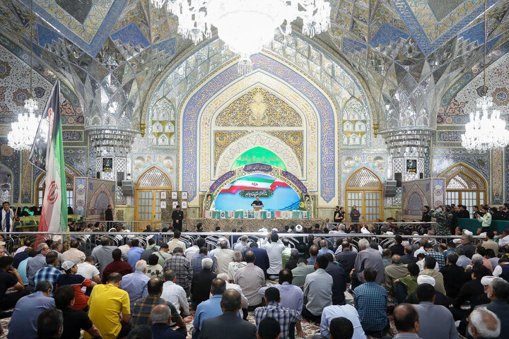 تقرير مصور/ مراسم تشييع ودفن لشهداء الوطن في حرم الإمام الرضا (ع) بمدينة مشهد