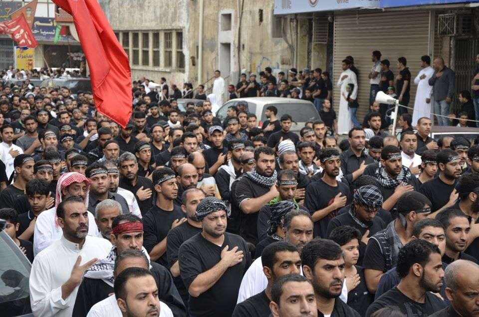 "Sîstema Suûdî li herêma Qetîfê ji bo merasîmên Aşûrayê sînorkirinên giran dimeşîne. Gelê Şîa li vir di bin çavdêriya ewlehiyê de dijî û pir caran ji