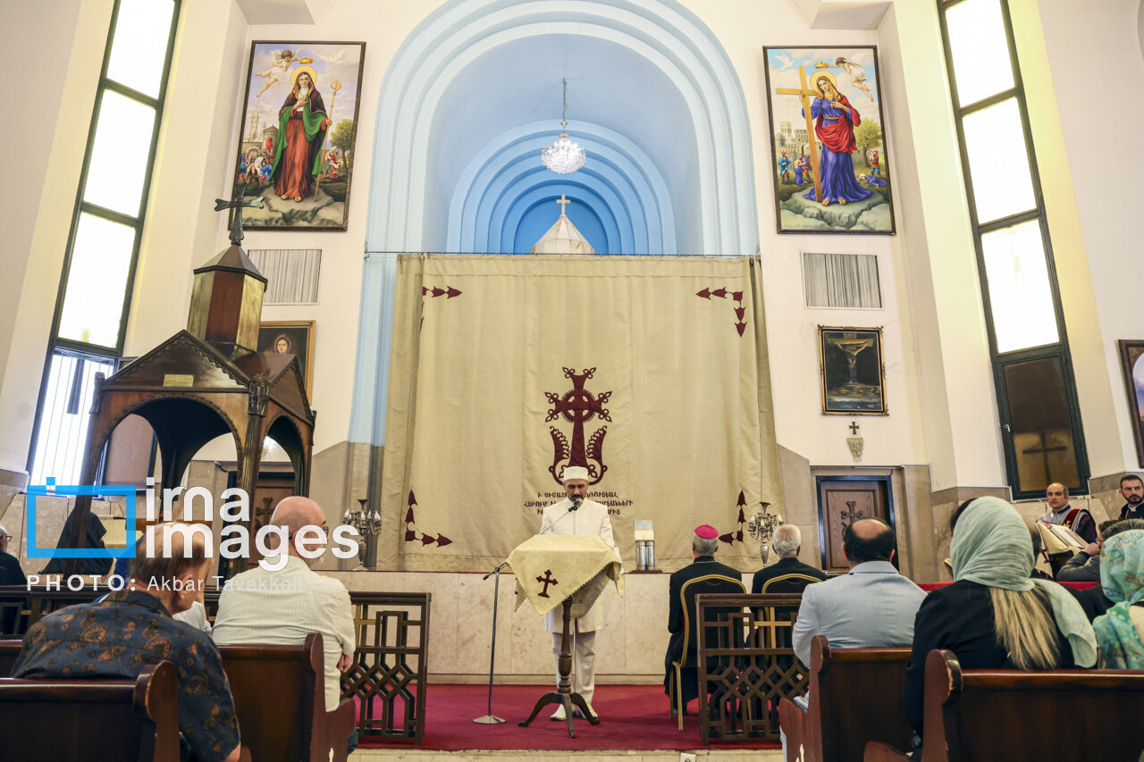 İranlı Hristiyanlardan, Devrim Rehberi'ne Destek ve Silahlı Kuvvetlere Teşekkür Programı