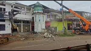 असम, ड्रेनेज सिस्टम के नाम पर तोड़ दी 128 साल पुरानी मस्जिद