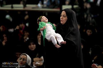 Galeri Foto: Suasana Peringatan Kesyahidan Ali Asghar di Musallah Imam Khomeini di Teheran