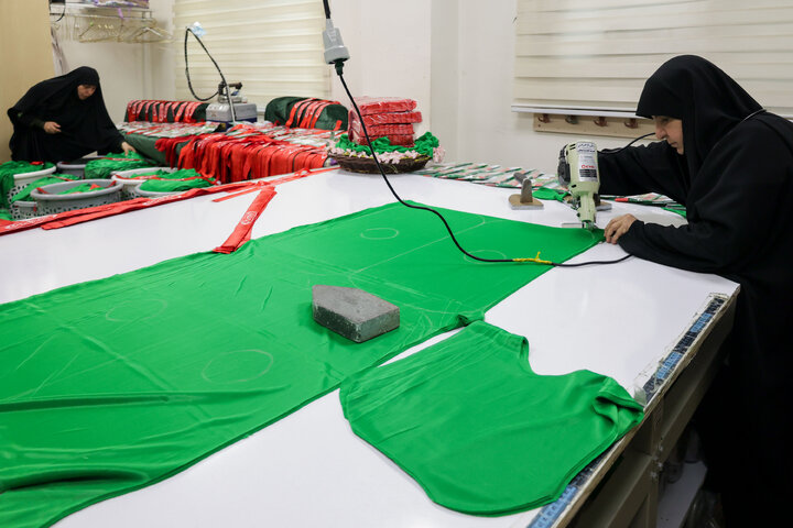 تقرير مصور/ ورشة خياطة ملابس الأطفال الرُضّع الحسینیین