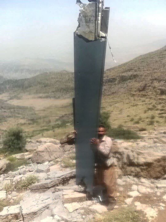 تقرير مصور/ قروي يعثر على حطام طائرة "هيرمس الصهيونية التي أسقطها الحرس الثوري في خرم آباد