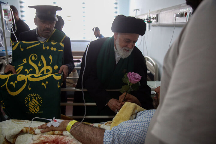 تقرير مصور/ خدام العتبة المعصومية المقدسة يعودون جرحى العدوان الصهيوني الغاشم في قم