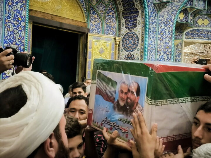 تقرير مصور/ تشييع جثمان شهيد عنصر الحرس الثوري في حرم السيدة المعصومة (ع) بقم