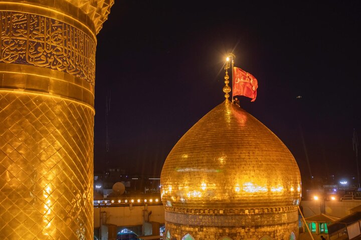 استبدال راية قبة مرقد الإمام الحسين (عليه السلام) إيذانًا بقدوم شهر المحرّم
