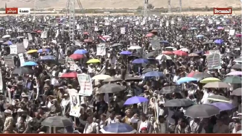 صعدة اليمنية.. حشود شعبية في مسيرات تحت شعار "مباركة بانتصار إيران...وثباتا مع غزة حتى النصر"