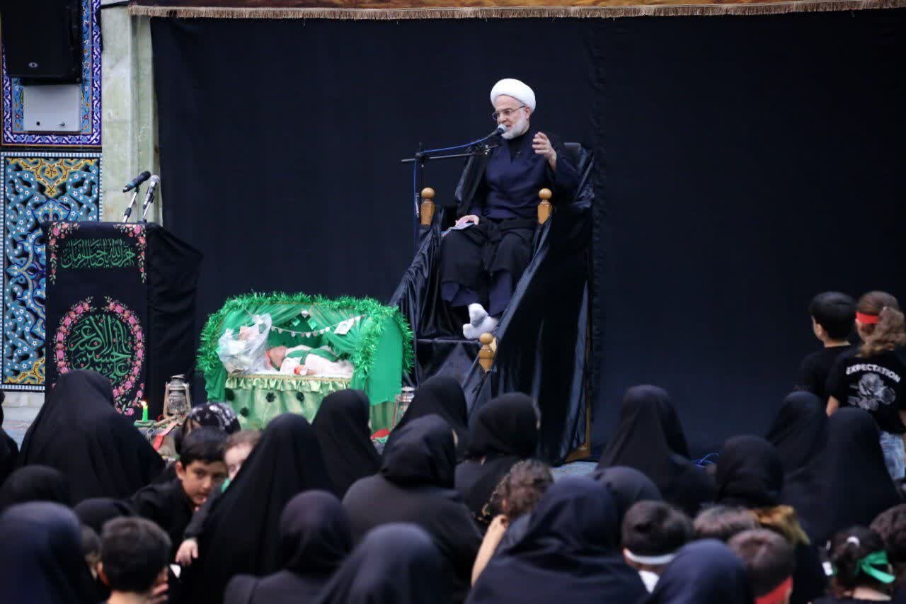 "Merasîmên Şîrxwarên Hûseynî li Mêdiyeya Sine (Senendec) şînê şev û evîna dildarî ya diyayî."