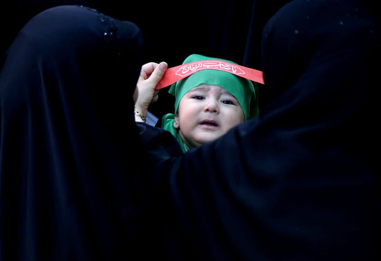 "Merasîmên Şîrxwarên Hûseynî li Mêdiyeya Sine (Senendec) şînê şev û evîna dildarî ya diyayî."