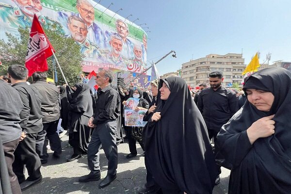 ئامادەبوونی بەرپرسانی سەربازی و دەوڵەتی ئێران لە ڕێوڕەسمی بەڕێ کردنی شەهیدان