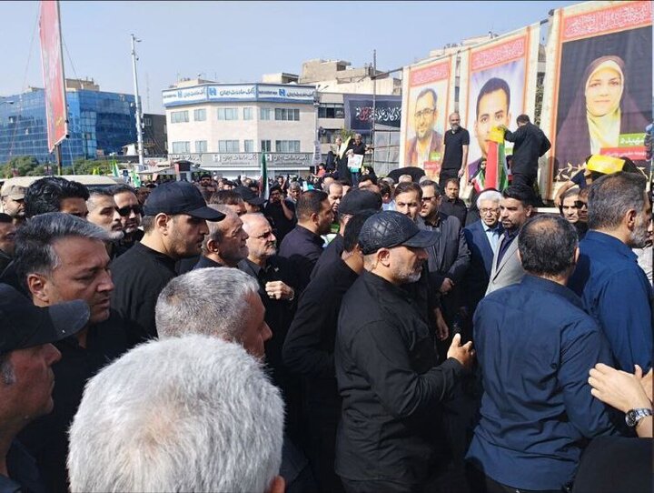 ئامادەبوونی بەرپرسانی سەربازی و دەوڵەتی ئێران لە ڕێوڕەسمی بەڕێ کردنی شەهیدان