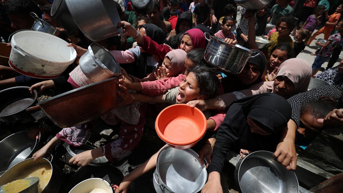 La distribución de alimentos en Gaza se convierte en una tragedia sangrienta; más de 500 palestinos asesinados en un mes
