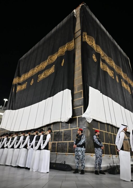 Photos: Changing Kaaba Kiswah to mark beginning of new Hijri year